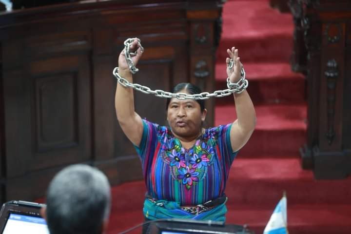 Te ofendiste <a href="/ShirleyRiveraGt/">Shirley Joanna Rivera</a> porque <a href="/OrlandoBlancoL/">Orlando Blanco</a> te llamó PIÑATA,
Pero cuando le dijeron HUECO a <a href="/aldodavila_gt/">Aldo Dávila</a> no dijiste nada,
Cuando Esteban Ruben nos llamo FRIJOLEROS A LOS GUATEMALTECOS ,cuando Vicenta Geronimo denunció discriminación no hiciste NADA.
QUE SE SIENTE ?