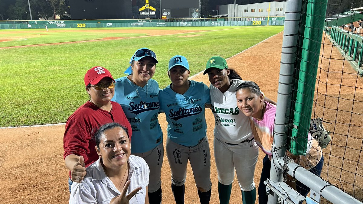 PHOENIX3097's tweet photo. Muy amables chicas @SultanesFemenil 
Bienvenidas a tierras chocas🌸 https://t.co/hBDRXdEd7L
