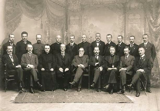 On 16 February 1918, the Council of Lithuania proclaimed the Act that legally restored the Lithuanian State. This was based on the right of self-determination of the peoples, the will of the 🇱🇹 nation and a resolution of the Lithuanian Conference. #HappyBirthdayLithuania