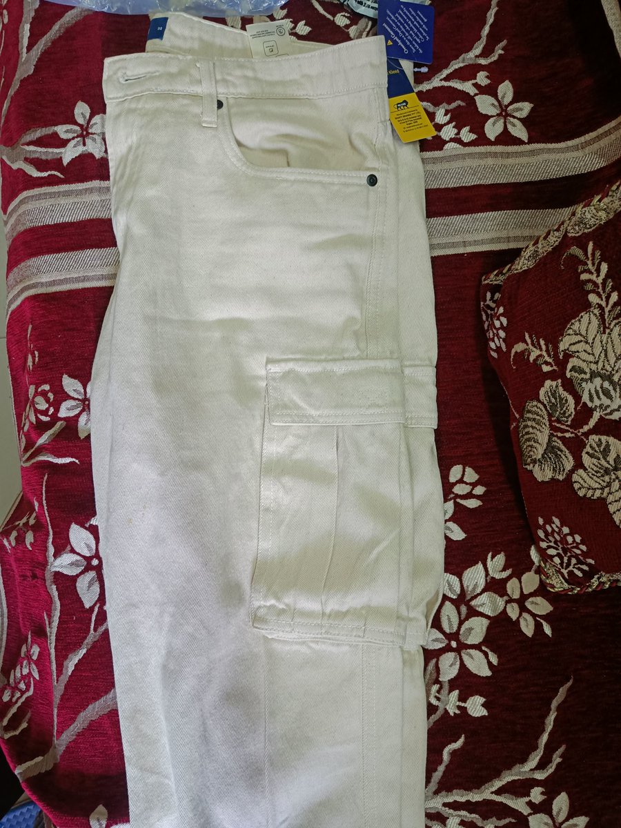 Sumit6239's tweet photo. Then yesterday i again registered a return request and today the delivery agent come but they denied to pick up my order so plz sort out my concern . Your order mistake waste my lot's of time to this . so plz Sort this asap i also attach a photos @AJIOLife @reliancejio @JioCare https://t.co/1F1GjwX7di