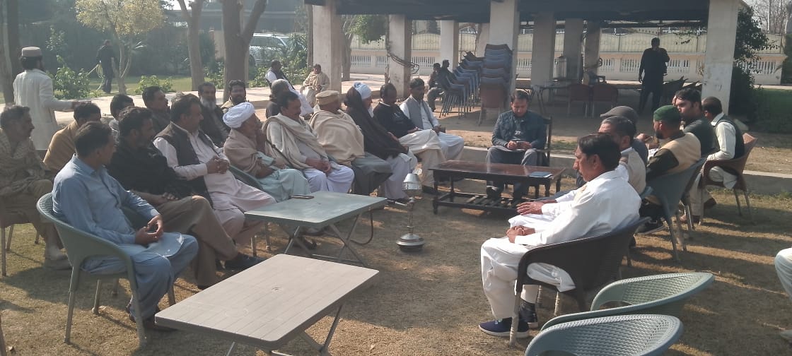 MNAMohsinRanjha's tweet photo. رانجھا بپلک سکڑیٹ کوٹ شاہنواز پر حلقہ سے آئے لوگوں سے ملاقات https://t.co/Ap0HtAwrbF