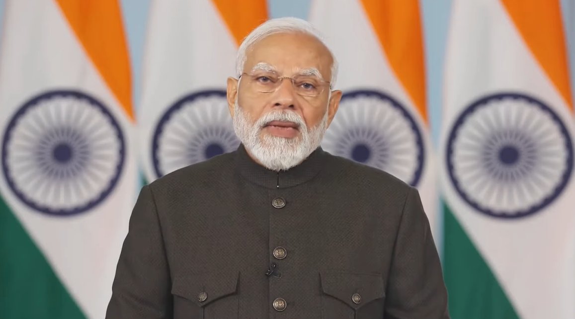 BJP4India's tweet photo. कुछ दिन पहले फ्रांस के राष्ट्रपति जी का आपने जयपुर में जो स्वागत-सत्कार किया, उसकी गूंज पूरे भारत समेत फ्रांस में भी हो रही है।

यही तो राजस्थान के लोगों की खासियत है, हमारे राजस्थान के भाई-बहन जिस पर प्रेम लुटाते हैं, कोई कसर बाकी नहीं छोड़ते।

- पीएम @narendramodi https://t.co/GXgvDMOhey
