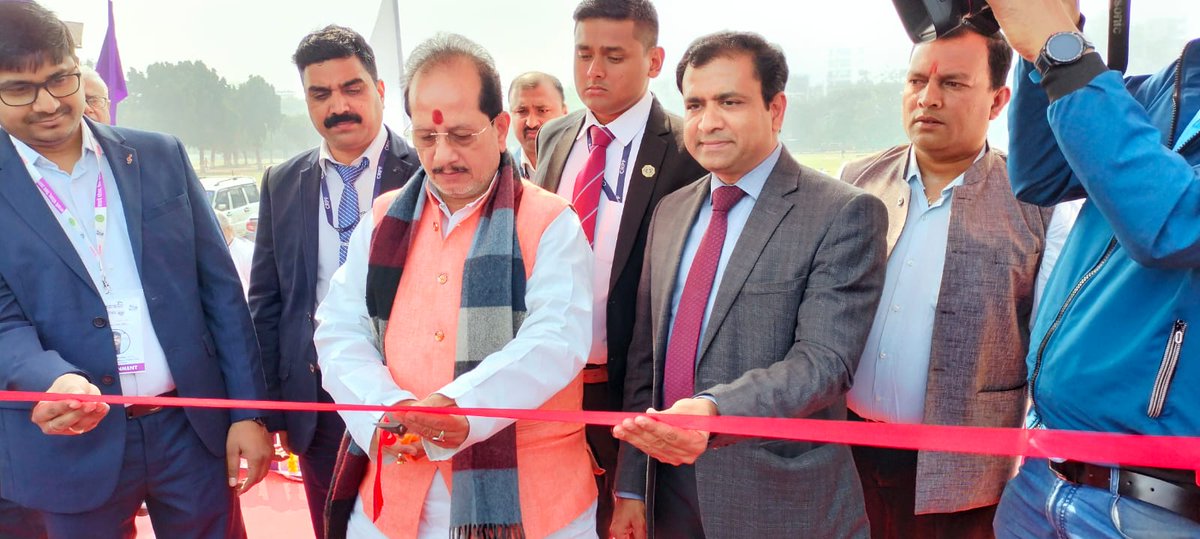 माननीय उप मुख्यमंत्री - सह - कृषि मंत्री श्री <a href="/VijayKrSinhaBih/">Vijay Kumar Sinha</a> जी द्वारा बागवानी महोत्सव 2024 का उद्घाटन  किया गया, सचिव कृषि विभाग श्री @SAgarwal_IAS जी द्वारा माननीय मंत्री का स्वागत किया गया। <a href="/dralokghosh/">ALOK GHOSH</a> <a href="/abhitwittt/">Abhishek Kumar IFS</a> <a href="/HorticultureBih/">Directorate Of Horticulture, Deptt of Agri, Bihar</a> <a href="/Bau_sabour/">BAU Sabour</a> <a href="/IPRD_Bihar/">elon musk</a> <a href="/AgriGoI/">Agriculture INDIA</a>