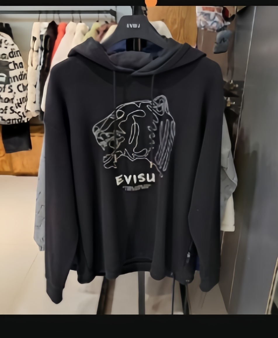 SPqisonpin's tweet photo. I'm really happy that you like this hoodie❤️🖤
Thank you very much for your help, sis.  
@Chutika71396854 
#PerthSaintSation 
@Saint_sup https://t.co/T2nBlZcMUt