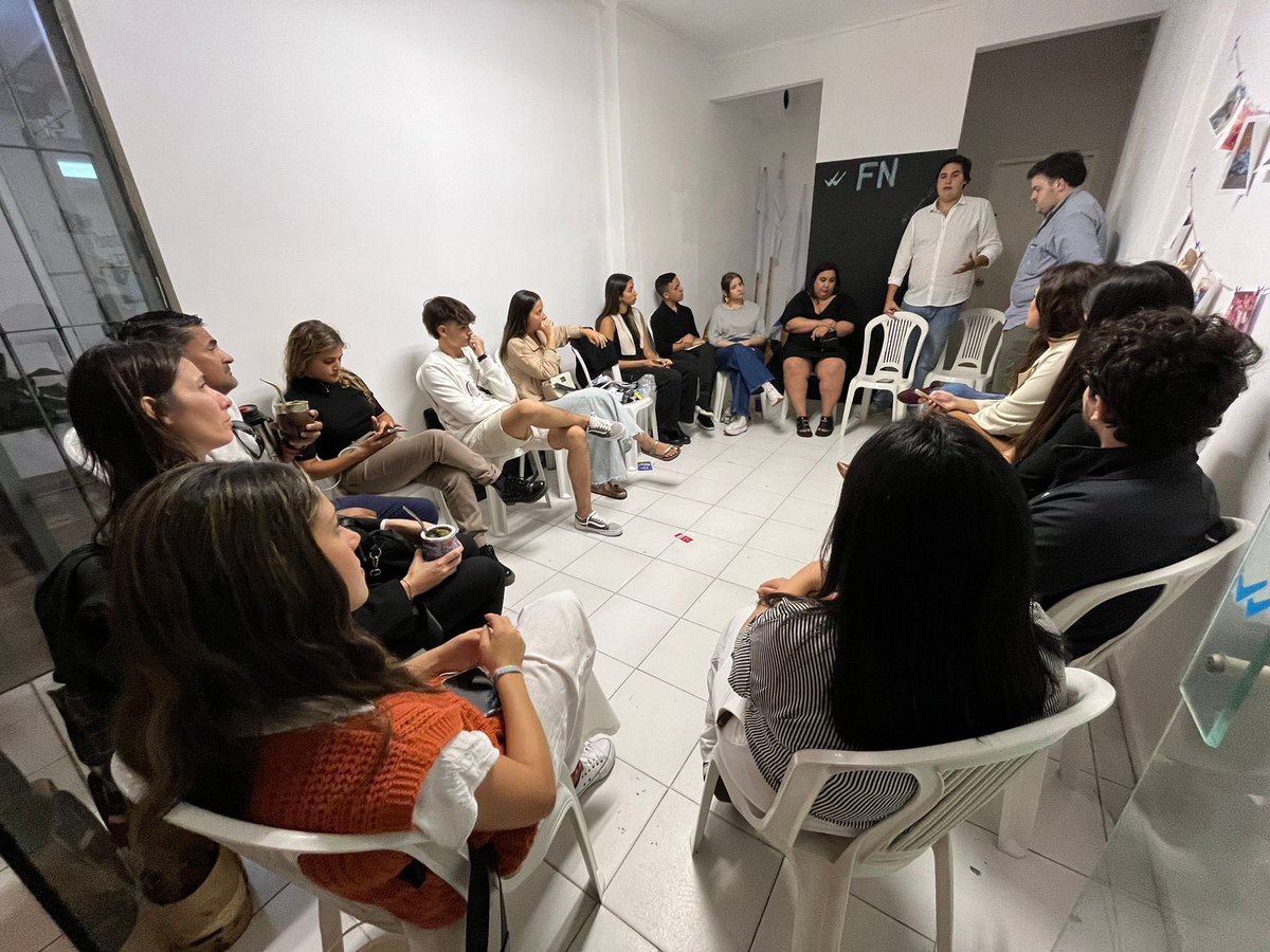 JuanAbdala02's tweet photo. ¡Primera reunión del año de la @juvdcentrouy y los @jfuturonacional!

Convencidos de que lo que este país necesita es un nuevo gobierno de coalición encabezado por @AlvaroDelgadoUy, y que los jóvenes debemos ser protagonistas de ese proceso.

#UruguayParaAdelante https://t.co/EP3qgoDSWs