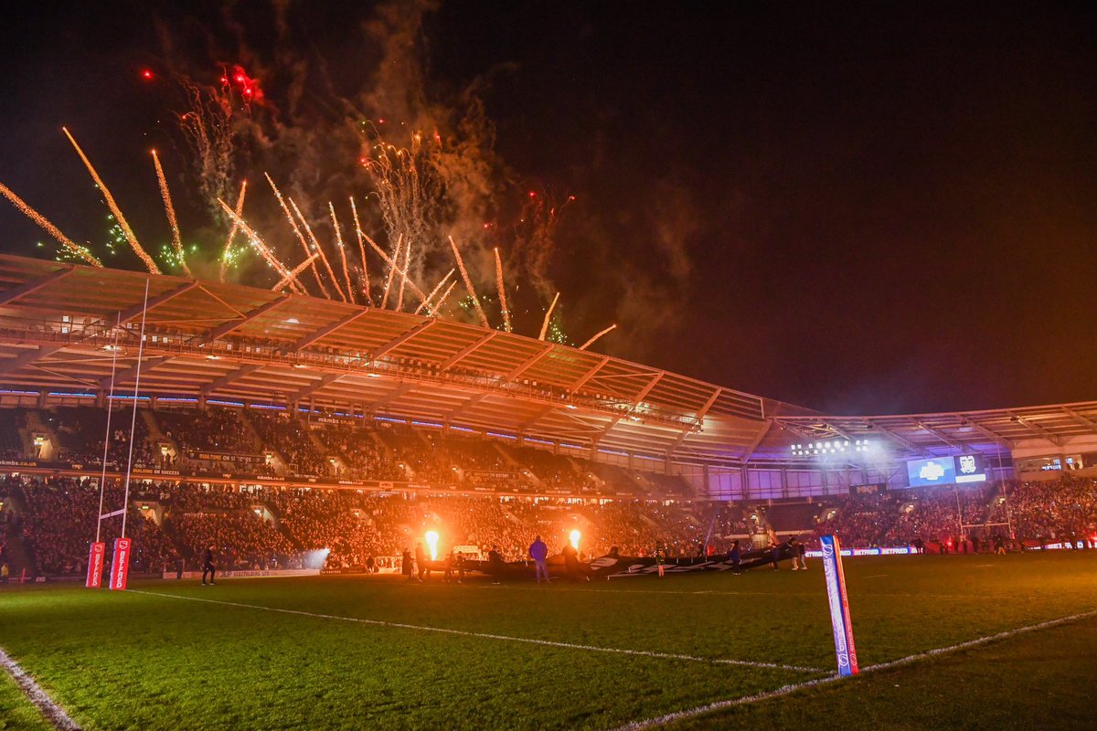 OllyHassellPics's tweet photo. Super league is back with a bang 🏉 https://t.co/eJSc0hOowW