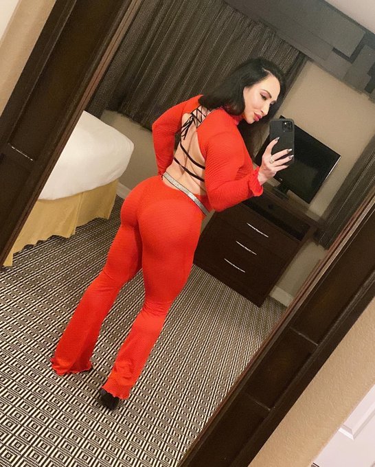 💋 Even when you&rsquo;ve had a long hard day..a gorgeous thick Muscle Milf can can make it seem like a Fantasy