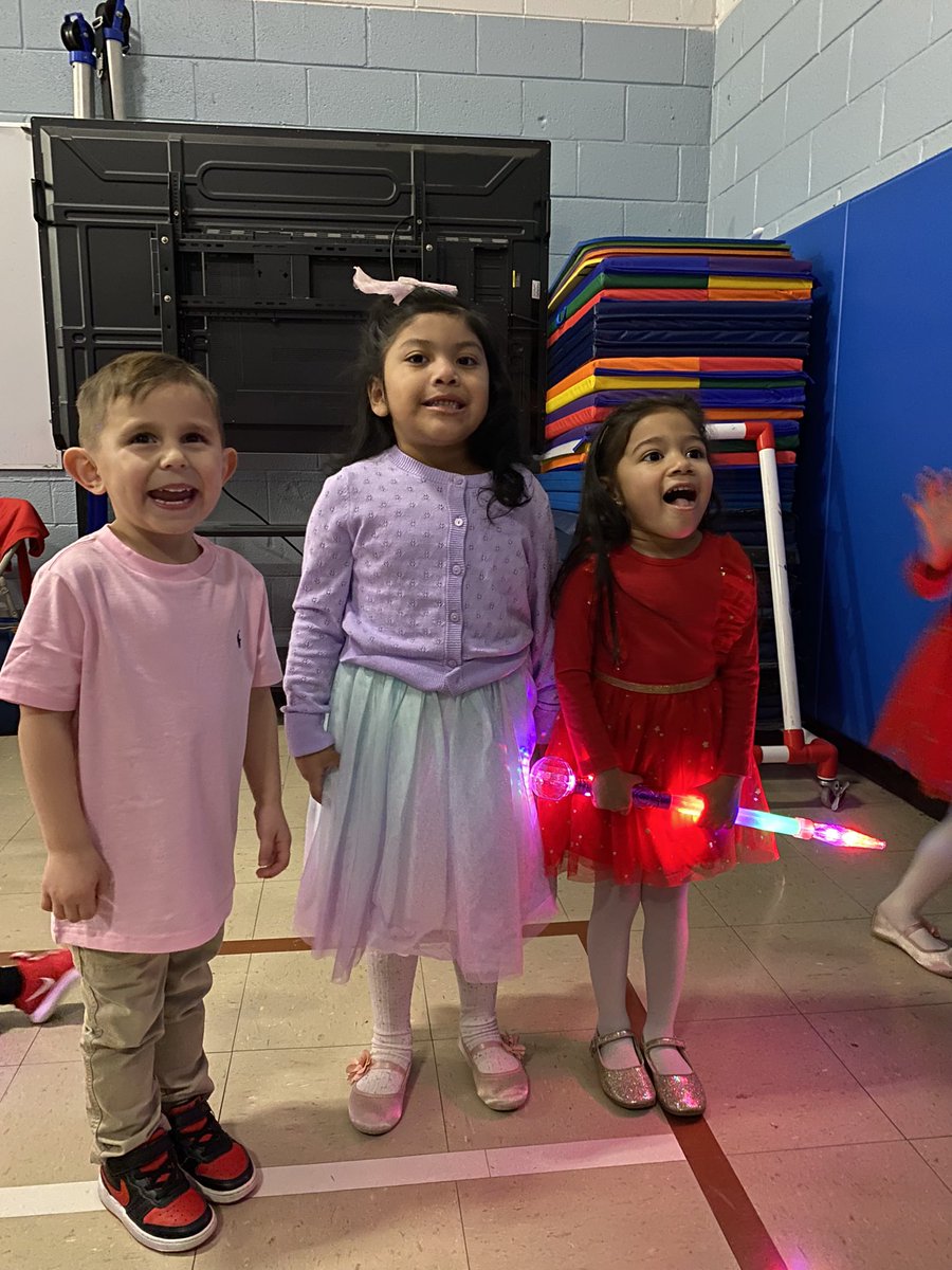 Ms. Cook tweet media