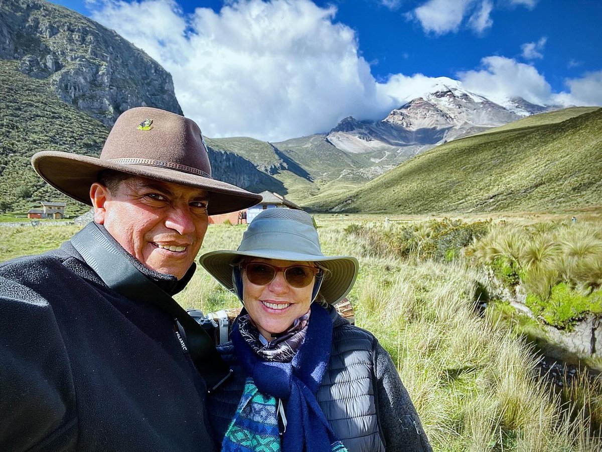 This is love, love for nature and everything that makes it colourful, vibrant, live, productive, generous, empathic and united to move forward! 

Let love embrace you! 🥰

#SusyNorbybiketravel 
#BiotropicaExpeditions 
#KeepCalmandNatureTravel 
#NorbyWildlifePhotographyAdventures