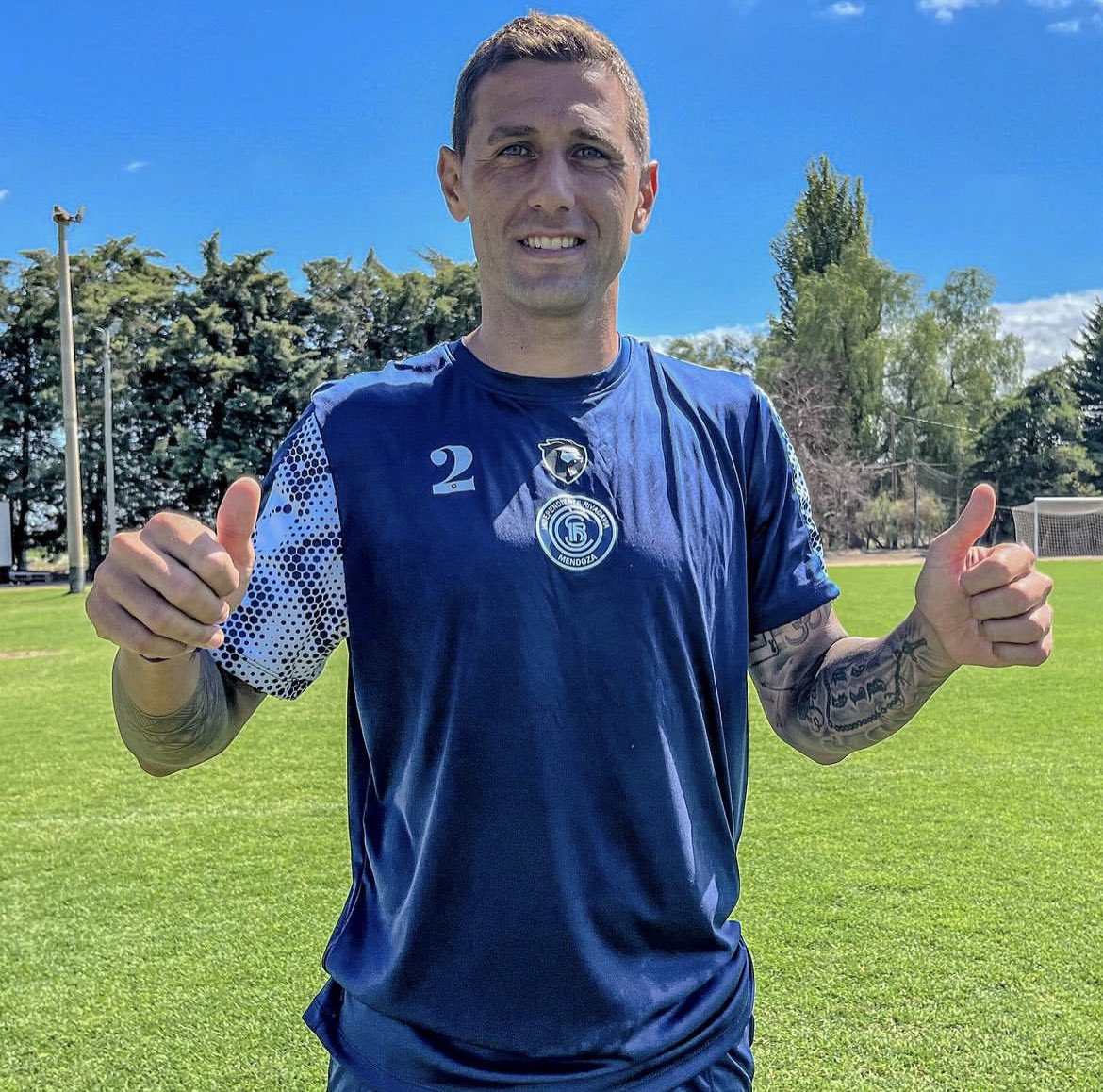 Necesito un hilo urgente con jugadores falopas del fútbol argentino por los que tienen debilidad. Uno de los tantos míos: Bruno Bianchi. No sé por qué, pero me parece un central del carajo.