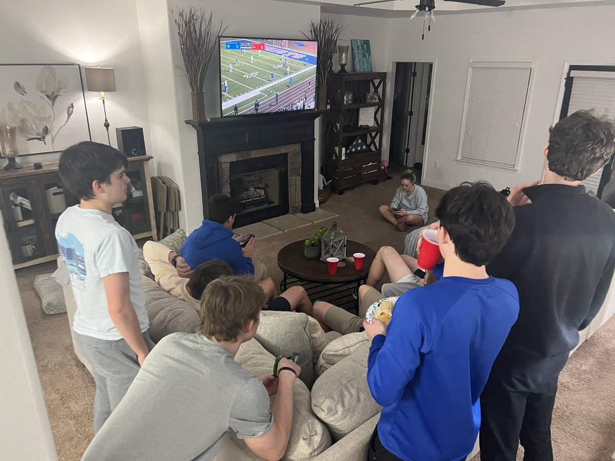 PcsBoys's tweet photo. 🏀Team Dinner w/⚽️ Watch Party tonight after practice. Let’s Go Bobcats Soccer!
#februaryfocusedeternityminded #HarrisonStrong https://t.co/KtlgWQWd1h