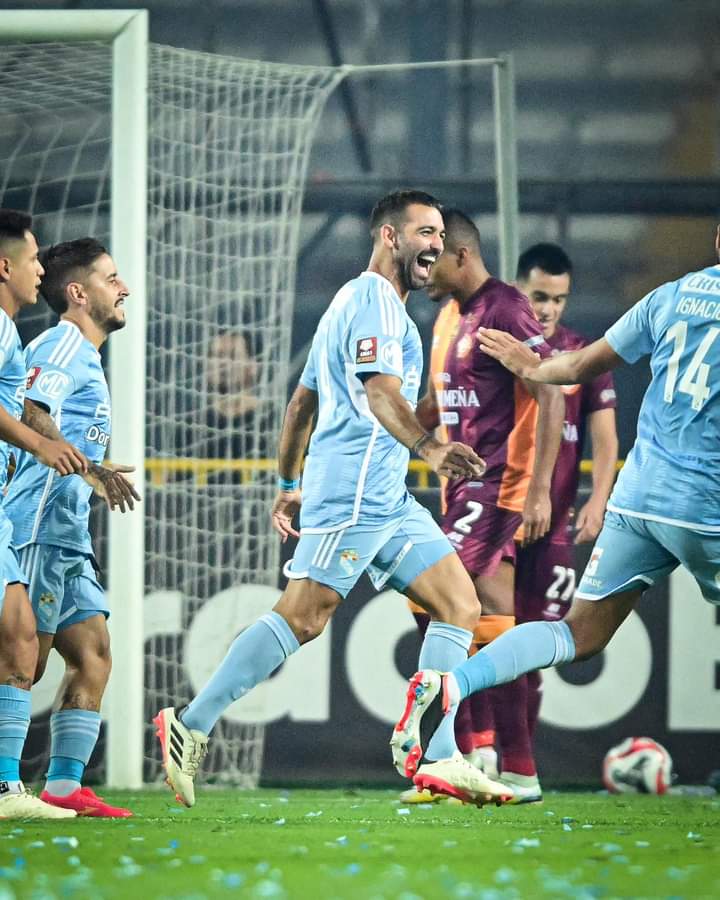 JP_ReynaG's tweet photo. Martín Cauteruccio 🇺🇾 (36) anota un triplete en el primer tiempo contra Los Chankas.

El delantero registra en Liga 1:
- Goles: 10
- Partidos: 4
- Minutos jugados: 268
- Titular: 4

Le marcó a ADT (3), Sport Boys (2), Cienciano (2) y Los Chankas (3). https://t.co/LGEScsRaJJ