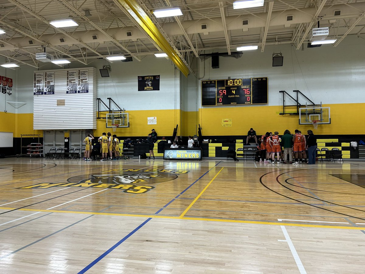 Checking out some Varsity Bball semi finals as Comp takes on McTavish. Great crowd and game! @fmpsd @CompMinerTweets #ymmsports