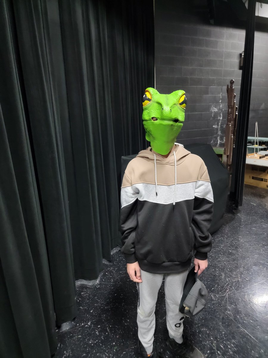 MrAaronGuyer's tweet photo. @CCMSTigers Broadway class checking out the costume shop in the PAC!🎭 https://t.co/RBYoSoNk9q