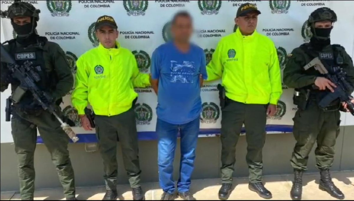 DIJINPolicia's tweet photo. Esta persona presuntamente se encontraba realizando coordinaciones delictivas, para el fortalecimiento de la estructura, mediante alianzas con narcotráfico; deberá responder por los delitos de homicidio agravado, concierto para delinquir agravado, incisos 2 y 3.

#PLanChoque360 https://t.co/TbToxfSOWg