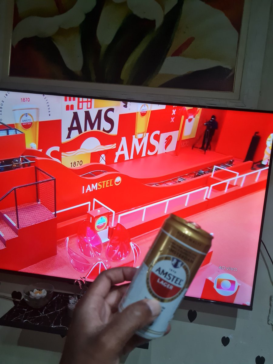 chasluis's tweet photo. Assistindo a prova do líder tomando uma @AmstelBrasil  @bbb . Só acho que deveria ganhar um fardinho pra acompanhar mais 😉 https://t.co/izPgs9awA5