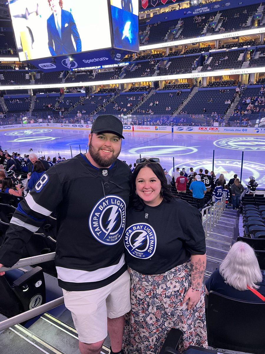 Joelleanne02's tweet photo. From Quebec, we are here between brother and sister... let's go #Bolts! ⚡️💯🏒🥳 @TBLightning https://t.co/pqIi94RIfr