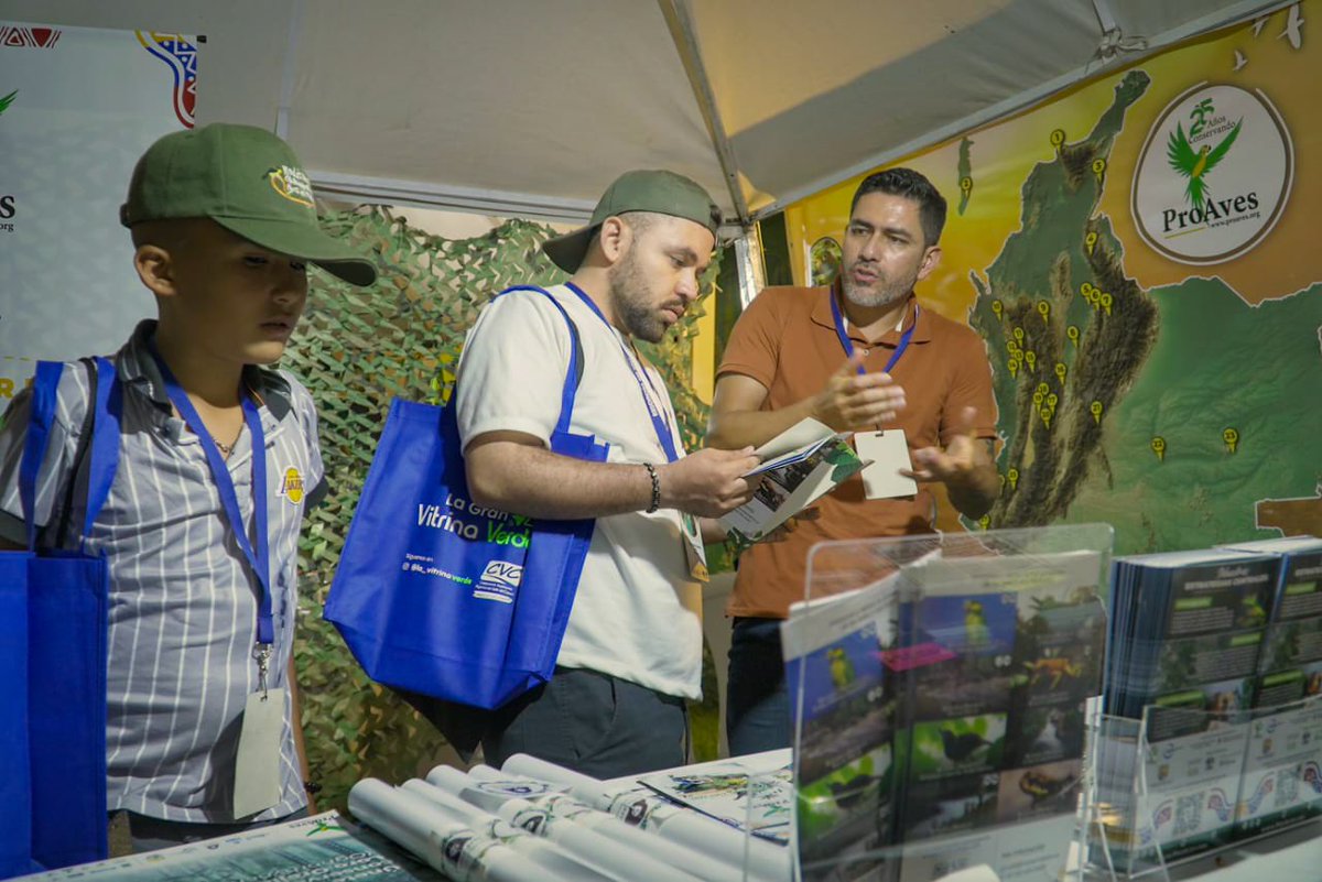 ¡La Feria Internacional de Aves Colombia Birdfair cumple 10 años transformando vidas! 🦜🙌🏽

Estuvimos en la inauguración de este evento que celebra la biodiversidad de nuestra ciudad y región, donde los asistentes se deleitarán con el vuelo de más de 560 especies. 🐦✨