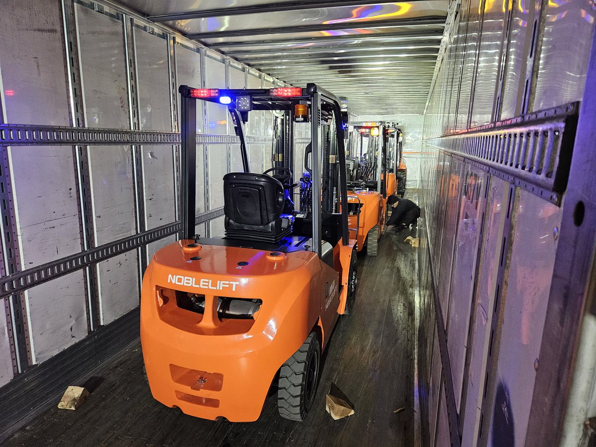 Fresh load of our IC lift trucks heading out. 1x FD4RT70 4WD Rough Terrain, 2x  FL4P50 LP Pneumatic, and 1x FD4P60 Diesel Pneumatic. 

This dealer is making $$$$, are you? Hit me up, if you're ready to. 

909-212-1962 Don.hwang@nobleliftna.com #noblelift #forklifts
