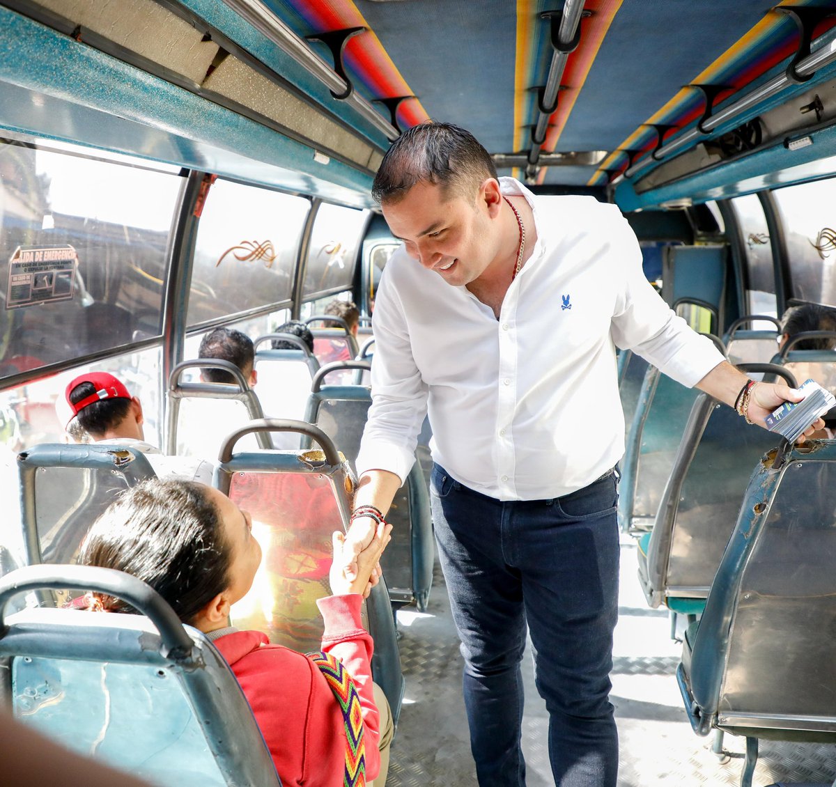 JoseFsanchezc's tweet photo. Hoy ha sido un gran día. Madrugamos a los buses y terminamos la jornada en El Reposo, conectados con la ciudadanía pidiéndoles a todos su participación en nuestro Plan de Desarrollo #FloridablancaEnOrden. Recuerden, aportar es muy fácil 
⬇️
WhatsApp https://t.co/0kmbLTQNgN https://t.co/9nPICwUtLE