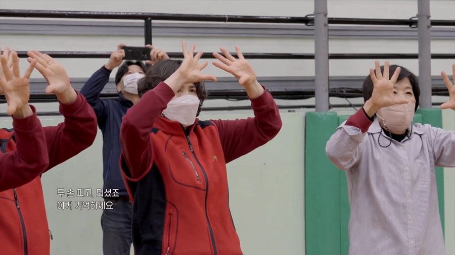 ildaro's tweet image. 대학 내에서 쓸고 닦고…‘배구’도 한다
&quot;이거 하고 나면은 땀도 쫙 나고, 배구가 너무 좋더라고 해 보니까. 더 돈독해졌지. 아무래도 더 재밌고.&quot;
-여성 청소노동자들의 스포츠권을 실현해가는 &apos;호호체육관&apos; 이야기 (박주연 기자) n.news.naver.com/article/007/00…