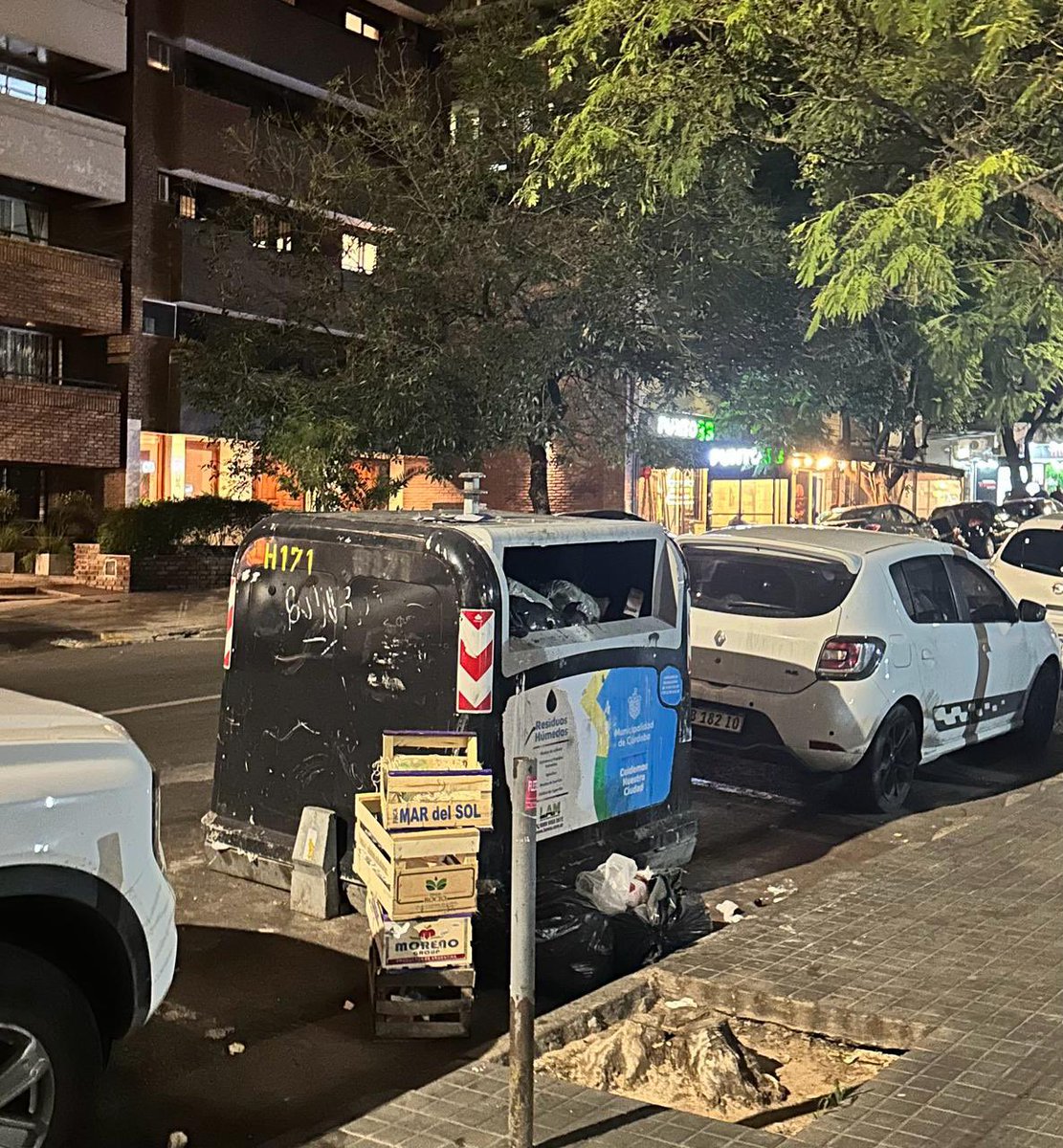 andyferreyra's tweet photo. Sensacional todo. Cine 🚬
Pasen, lean, vean el video y las fotos.
Nueva Córdoba. Febrero 2024. https://t.co/ZvkFL1YukC