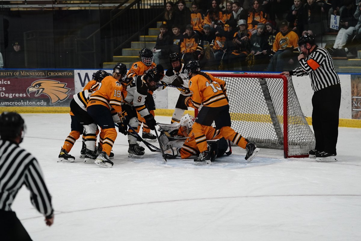 YouthHockeyHub's tweet photo. GHS 
Section 8A Final  

Period 2 was a struggle for both teams. Warroad struggled to scored despite a lot of looks in close. Crookston is struggling to get the puck from Warroad's Katy Comstock.

Crookston > Warroad (2-0)  

CROOK: J. Field, T. Field 
SOG: 28-9 (WAR)  

End 2 https://t.co/Oarl4eGtLu