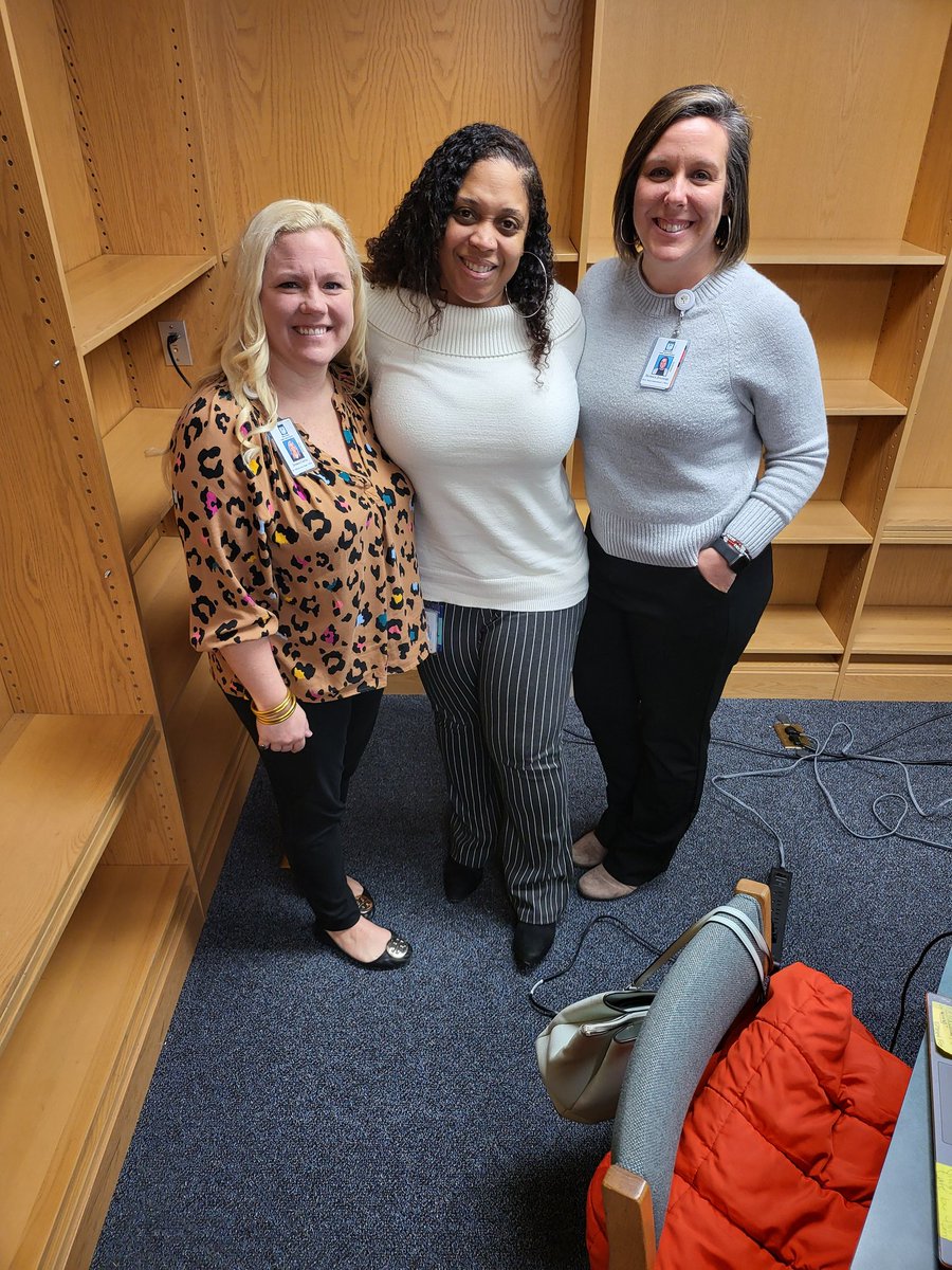 Reunited...🎉 it was soooo good seeing these 2 beauties today!!! #LincolnHeightsGirls
#ForeverBond 🍃💙💚
<a href="/jessicacurrin/">jessicacurrin</a> <a href="/BJenningsLHES/">Brittney Jennings</a>