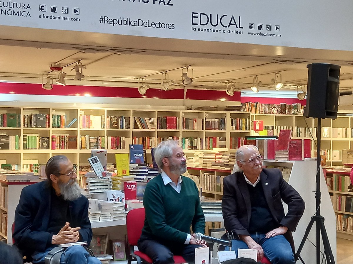 isukzazhil's tweet image. Presentación del libro &quot;Juan Pérez Jolote Biografía de un Tzotzil&quot; Quinta Edición 2023; del etnólogo Ricardo Pozas Arciniega 1a edición 1948, presentado por el Dr. Luis de la Peña Martínez y el hijo del doctor Pozas, Ricardo Pozas Horcasitas... 
@FCEMexico #LibreríaOctavioPaz 📚