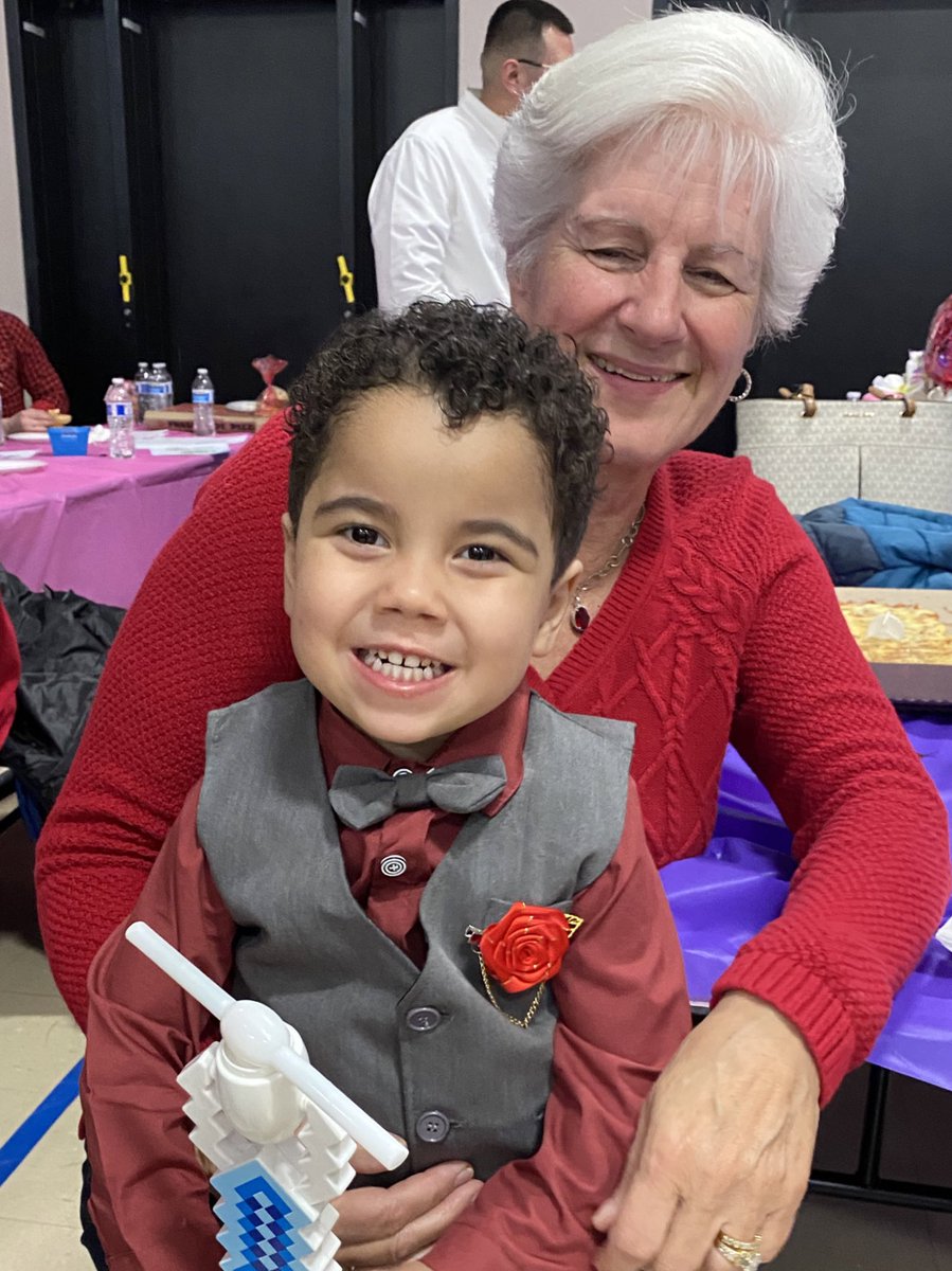 adcs99's tweet photo. A great time was had by all at our first EC/Pre-k Sweetheart Family Dance!  Look at those happy faces 💕#BurbankECPrek #Burbank111 https://t.co/1vHSjWVim9