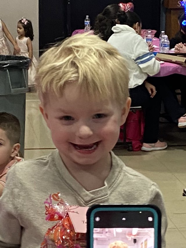 adcs99's tweet photo. A great time was had by all at our first EC/Pre-k Sweetheart Family Dance!  Look at those happy faces 💕#BurbankECPrek #Burbank111 https://t.co/1vHSjWVim9