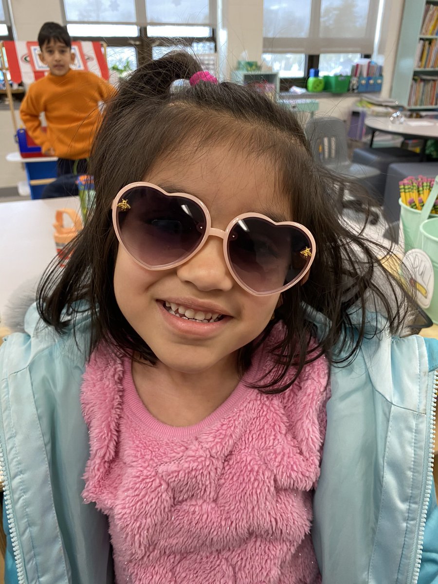 Kindergarten Wonderland (@mrsguizard) on Twitter photo #ThisIsKindergarten #ThisIsKindergarten