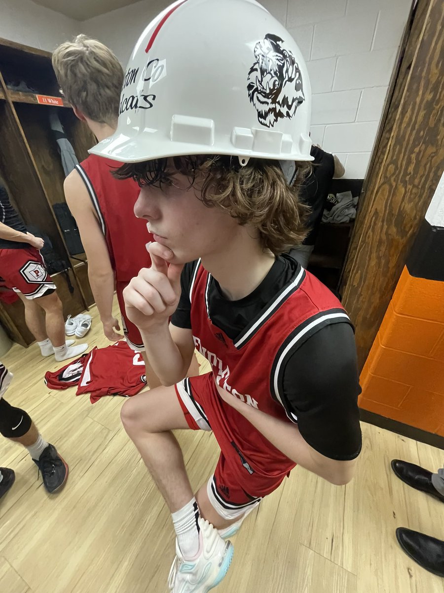 Great win tonight for the wildcats! 

🔴 ⚫️ 

Hard hat award for Hunter Jack and Aden Merril.