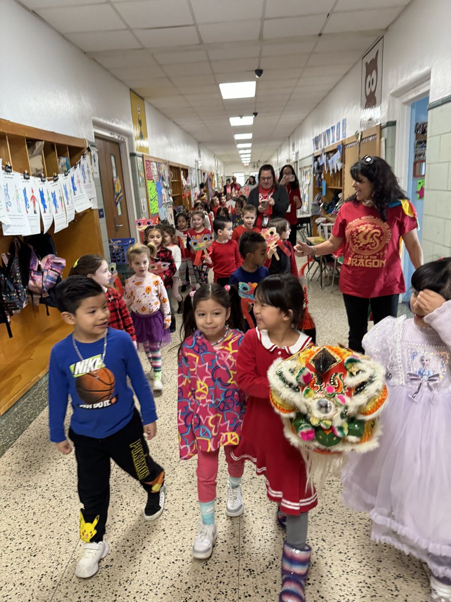 rtarrash's tweet photo. K-Students and special guest readers  welcoming in the Year of the Dragon with a Lion Dance Parade. Gung Hey Fat Choy to all! @jmcgahan31 @drdavidsrose1 @WittlederR @dmlake6 @kpickett6K @OSchoolsPR https://t.co/N6XuR3iult