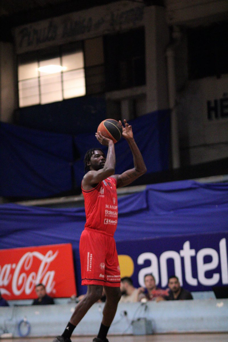 Puntazo de Trouville vs Larre 90-84.

Locura de debut de Zach Graham 28Pts🔝
Lee Roberts 27P - 6 rebotes
Tati Fernandez 8P - 9 asistencias 🪡
Triunfo clave después de 7 derrotas.

En Larre; Mauro Zubiaurre 19P - 6 asistencias