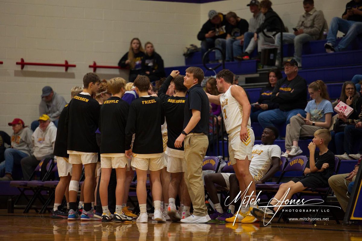 My family forever. 

Thank you Eagle Grove basketball for the best 4 years of my life💛

#2out💛