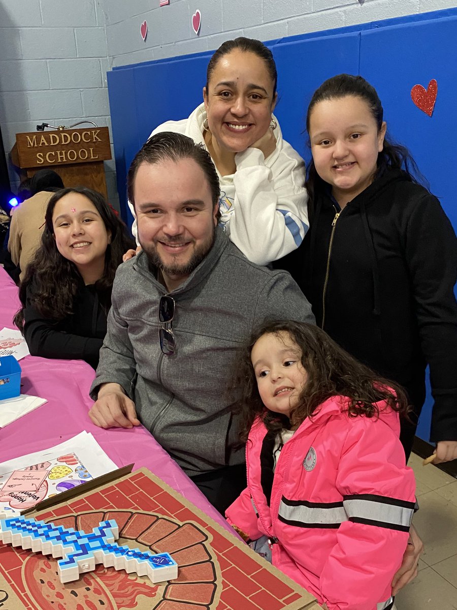 adcs99's tweet photo. Our first EC/Pre-k Family Sweetheart Dance was a great success. Love our families! #BurbankECPrek #Burbank111 https://t.co/IdlTjYcLKq