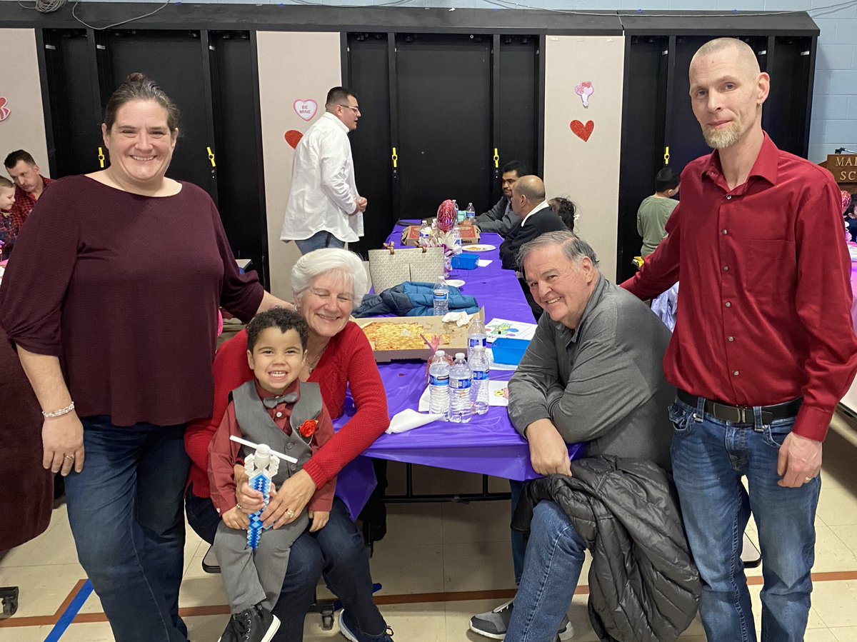 adcs99's tweet photo. Our first EC/Pre-k Family Sweetheart Dance was a great success. Love our families! #BurbankECPrek #Burbank111 https://t.co/IdlTjYcLKq