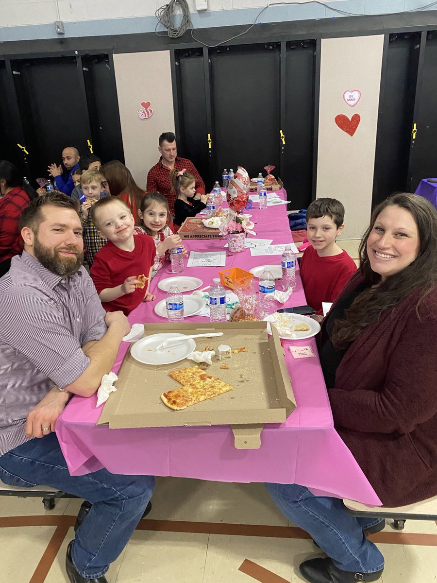 adcs99's tweet photo. Our first EC/Pre-k Family Sweetheart Dance was a great success. Love our families! #BurbankECPrek #Burbank111 https://t.co/IdlTjYcLKq