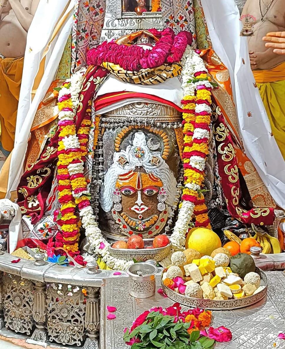 PawanBamboriya9's tweet photo. 🙏🌹 *जय श्री #महाकाल*🌹🙏
*श्री #महाकालेश्वर ज्योतिर्लिंग #भस्म_आरती शृंगार दर्शन*
*16-02-2024 कण-कण में #महादेव*💕 #Ujjain 
#ॐ_श्री_शिवाय_नमस्तुभ्यम्  #हर_हर_माहादेव #Mahakaleshwar #Mahadev #bholenath @12Jyotirling #bhakti #AyoMoveOn #Ram 
#राम #अयोध्या https://t.co/51UDRZ3zNo
