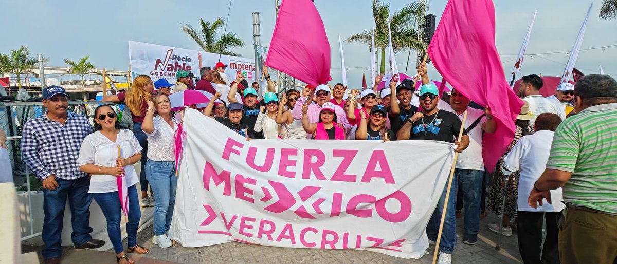 TatoVegaYu's tweet photo. Seguimos construyendo el mejor proyecto de #Veracruz.
#FxMVer
#LaOlaRosa
#FamiliaRosa
#ElPartidoRosa https://t.co/dnhj7HaGiR