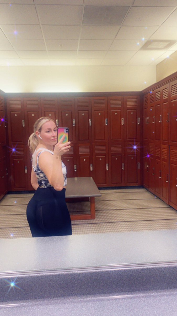 Getting to the #gym and noticing a #run in yo pants 🥶😆🤷‍♀️