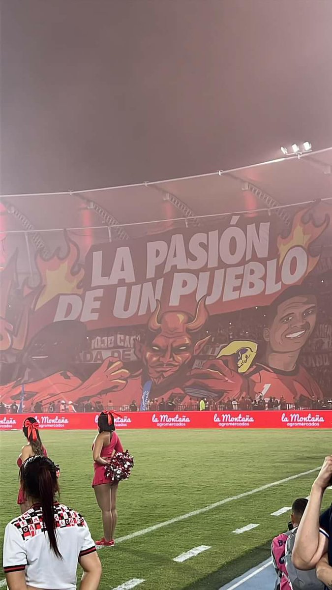 JBlackBerry10's tweet photo. @AmericadeCali Vamos América! https://t.co/5psIgOeiDj