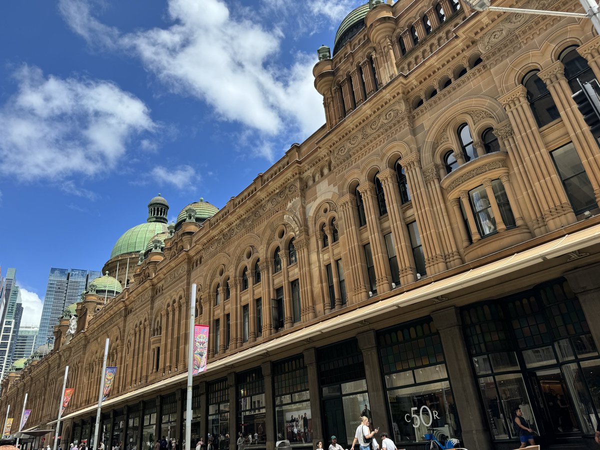 azuki_hi_me3's tweet photo. 電車でGo!
#QVB
#QueenVictoriaBuilding https://t.co/HhKqF1VPzn