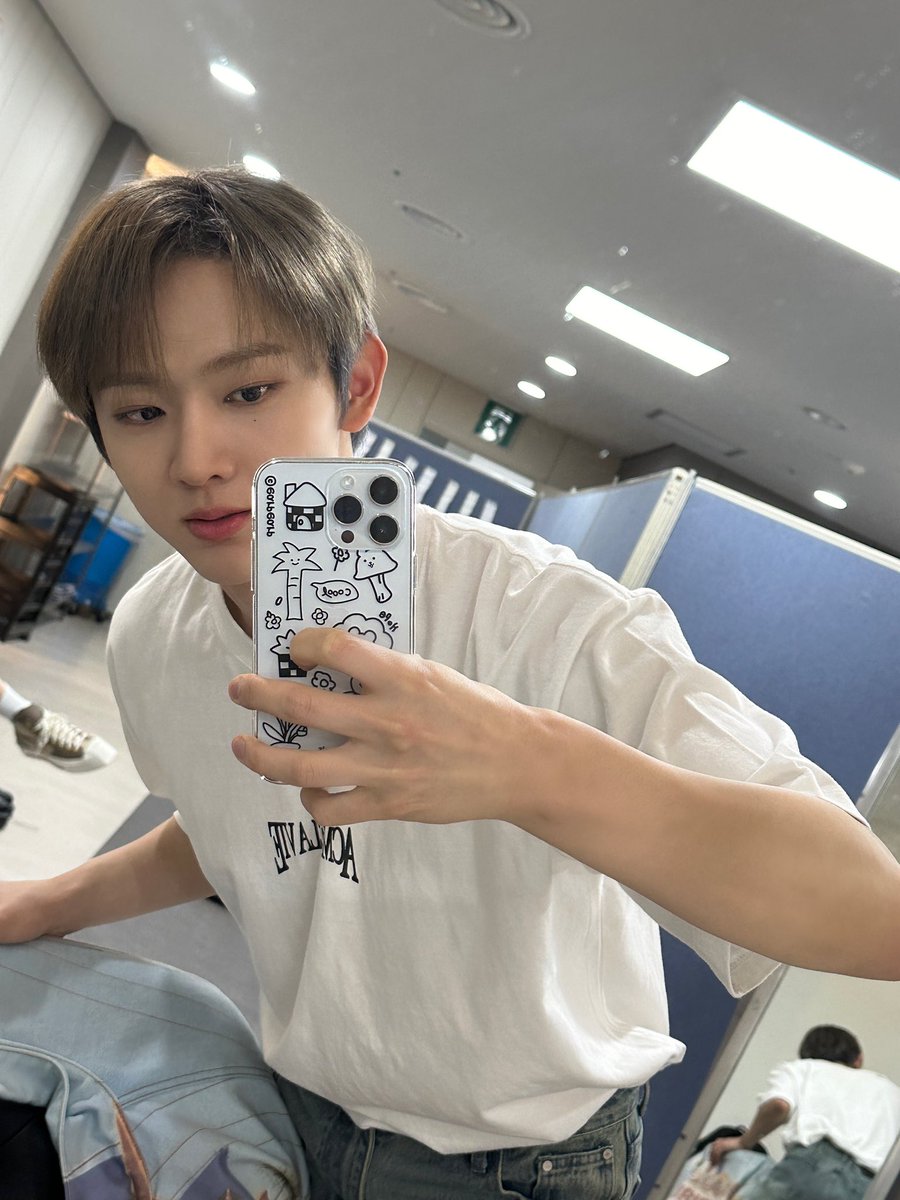 eonplatt_'s tweet photo. 잘생김 과해 언자님이셔🩷🩷 https://t.co/MkpopThLd9