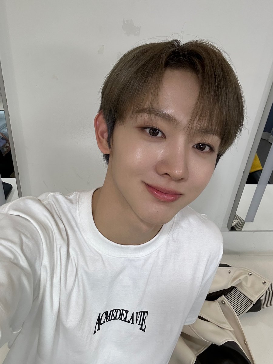 eonplatt_'s tweet photo. 잘생김 과해 언자님이셔🩷🩷 https://t.co/MkpopThLd9