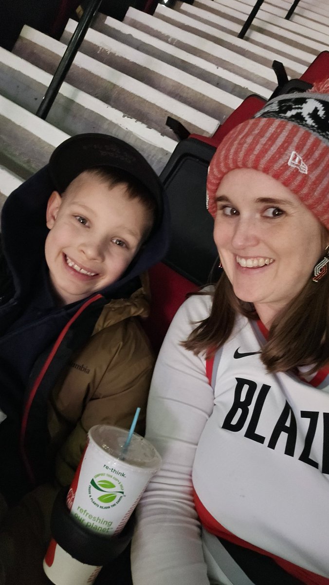 MeganMLien's tweet photo. #ripcity game day with my Valentine ❤️ https://t.co/VA0oVCJ8So