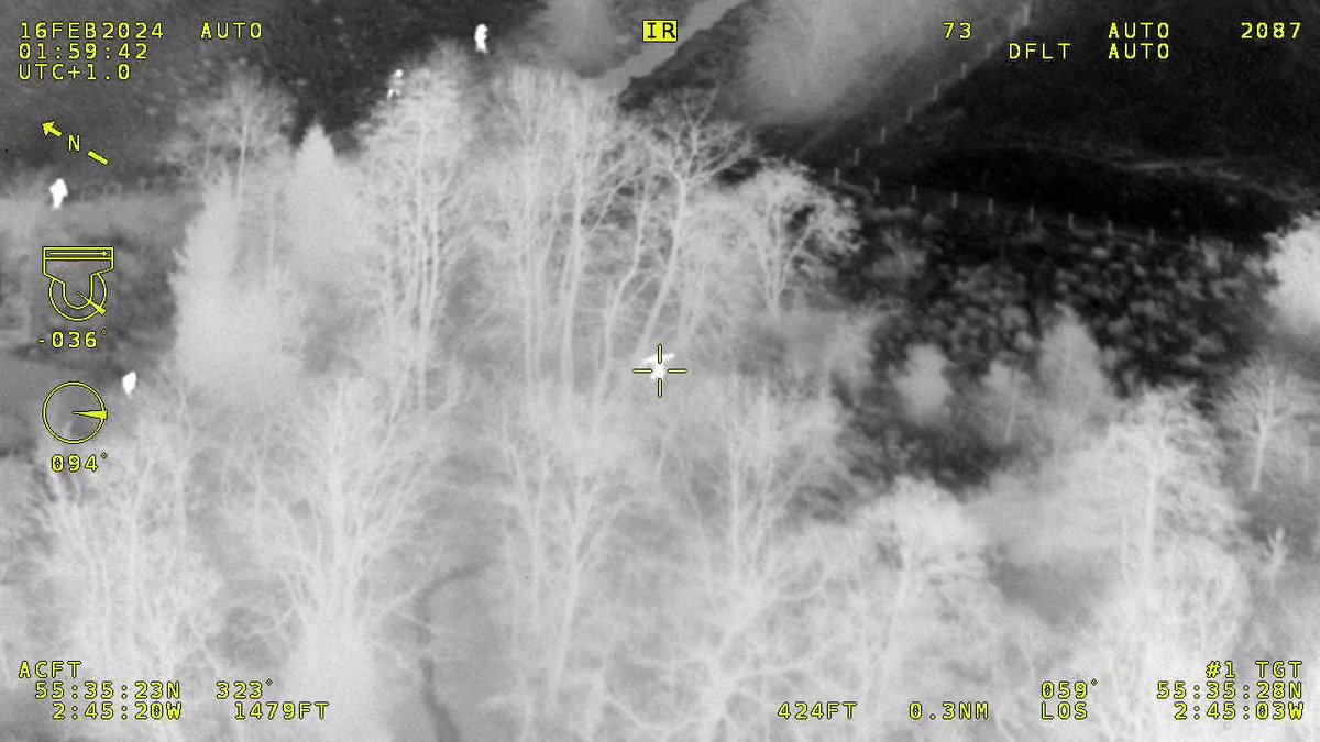 PSOSAir's tweet photo. Assisted @PSOSBorders by locating a vulnerable female near to Melrose. Great teamwork by all involved and thanks to @TweedValleyMRT for continuing to support our local officers. #KeepingPeopleSafe #PoliceScotland #PoliceAirSupport #Teamwork https://t.co/R9fuJnrO4x
