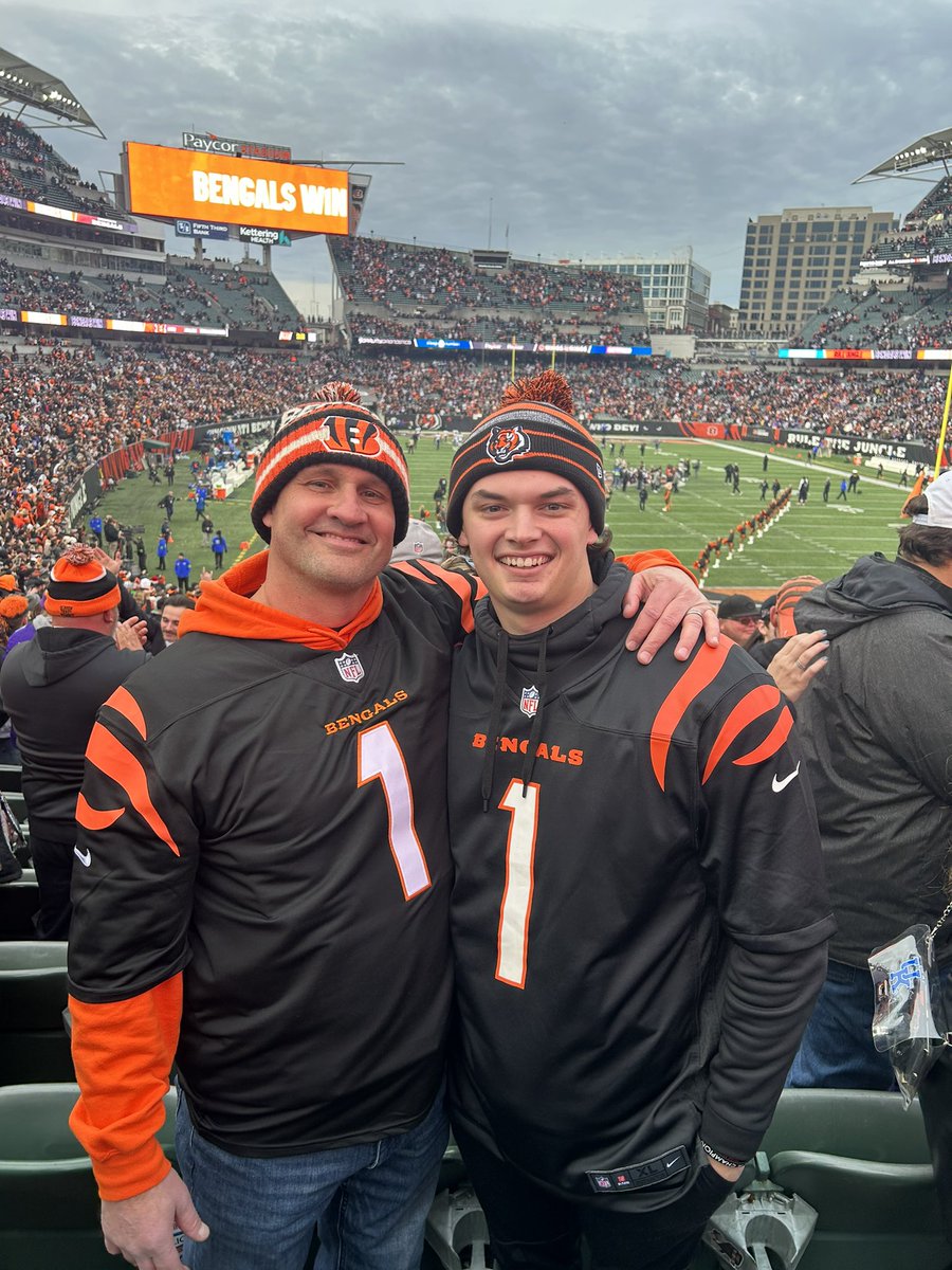 Jpsfd133's tweet photo. @Bengals Me and my boy, @TyMathews28 https://t.co/R9sxlMKX6M