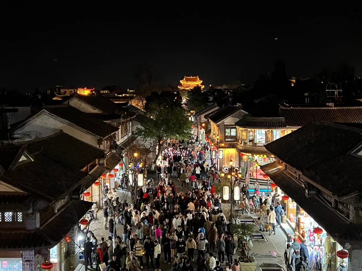 本想蹭着春节假期的尾巴来一次大理休息，结果还是来看人从众𠈌…………